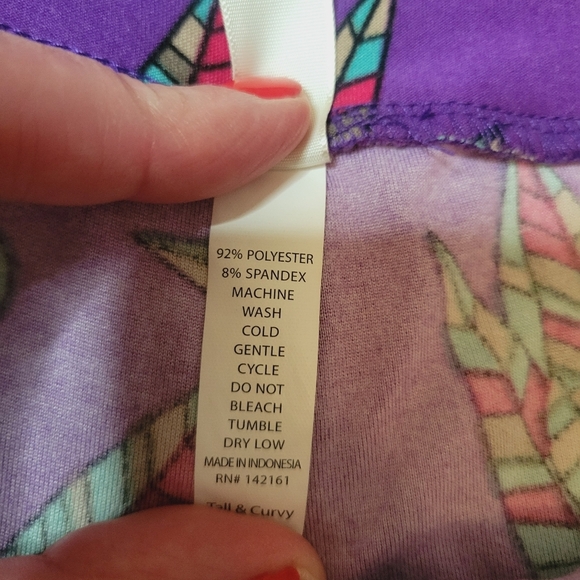 Lularoe Leggings Tall and Curvy - Picture 3 of 4